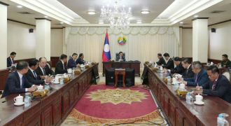 Lao, Singapore Prime Ministers Discuss Bilateral Cooperation, ASEAN Priorities